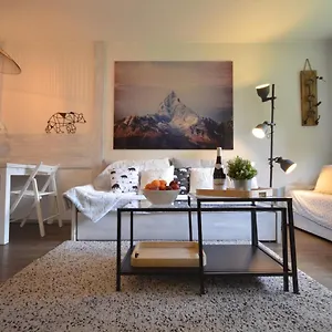 https://greeter-nid-douillet-a-proximite-des-pistes.hotels-rhonealpes.com